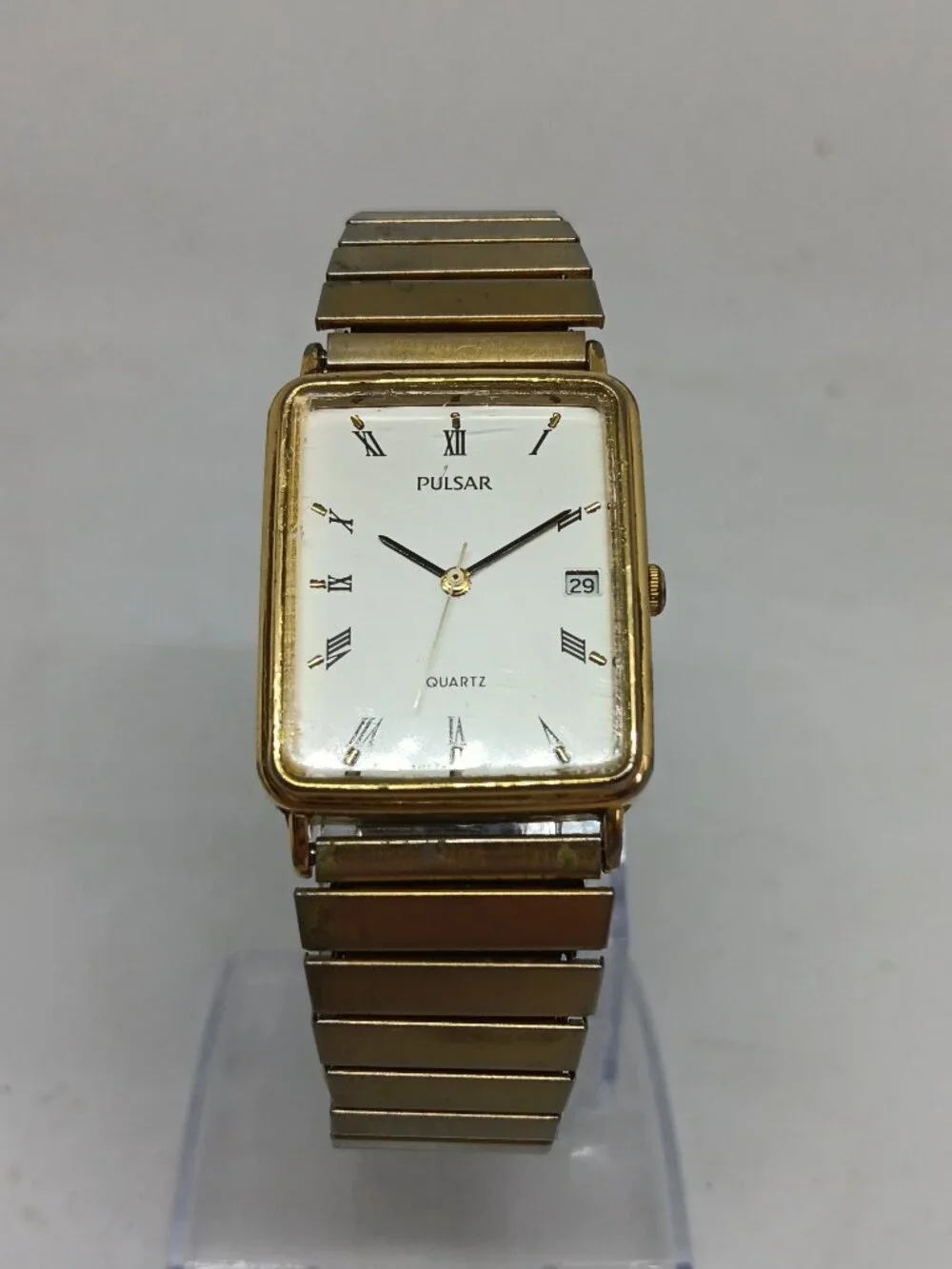 VINTAGE 1988 Pulsar V322-5300 Women's 25 mm x 30 mm Gold Tone Quartz Tank Watch